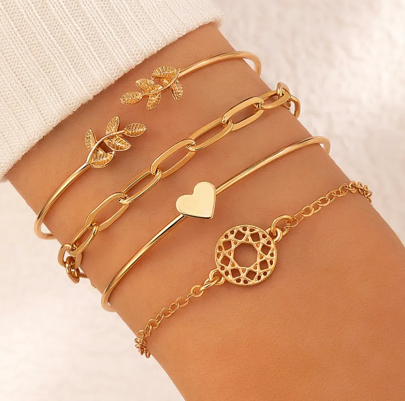 BRACELET